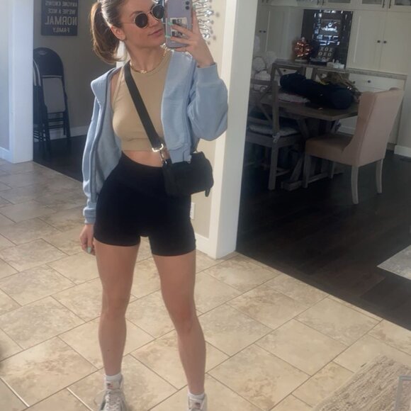 Meet your Posher, Ali - Picture 4 of 5